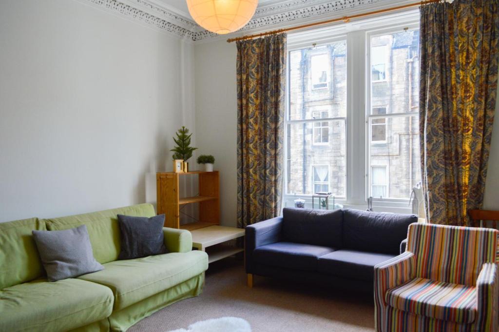 Marchmont Apartment | Spacious 3 Bedroom Flat in Marchmont
