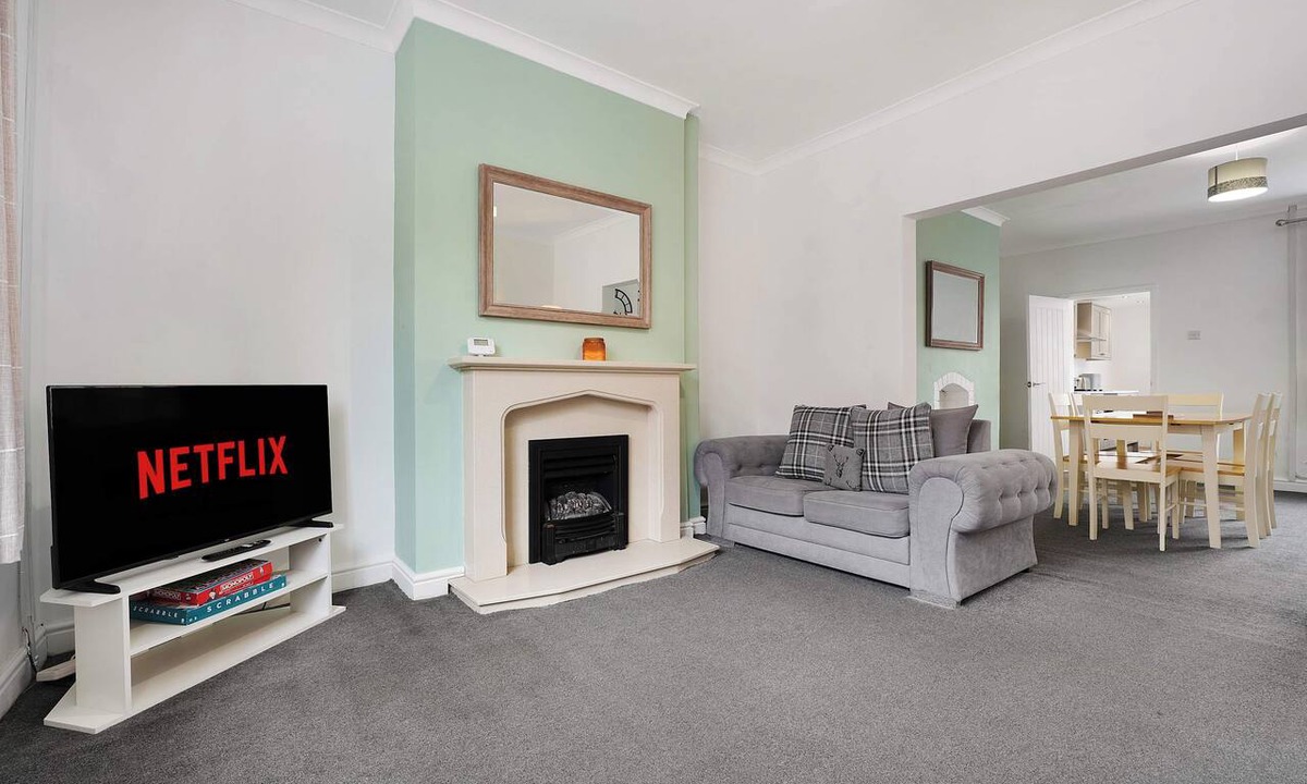 Hetton-le-Hole House | Spacious 3BR Equipped Kitchen by Stay With Us