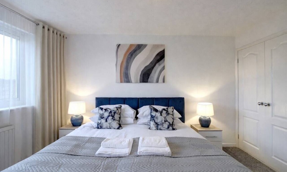 Connah's Quay Apartment | Spacious 3BR Home Near Connah’s Quay & Chester