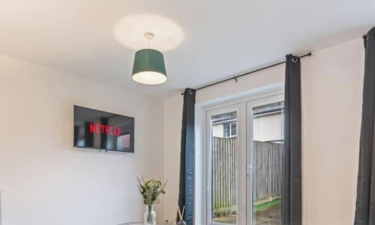 Patchway House | Spacious 4-Bed Home Near Cribbs & Bristol