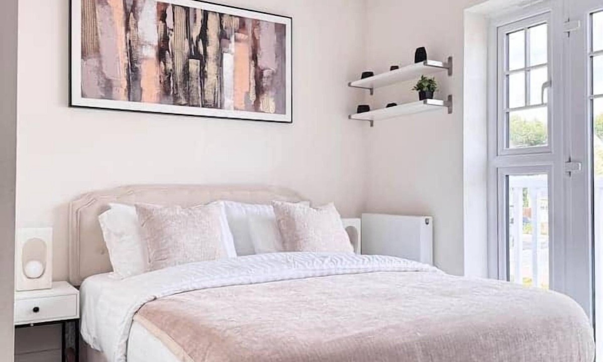 Reading House | Spacious 4BR Home | 3 Parking | Offers Weekly Stay