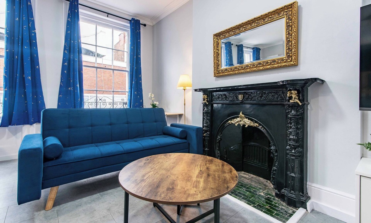 Worcester Apartment | Spacious 5-Bed Flat with Modern Amenities