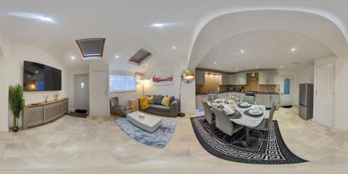 Sunderland House | Spacious 5BD Sunderland Home for Groups & Families