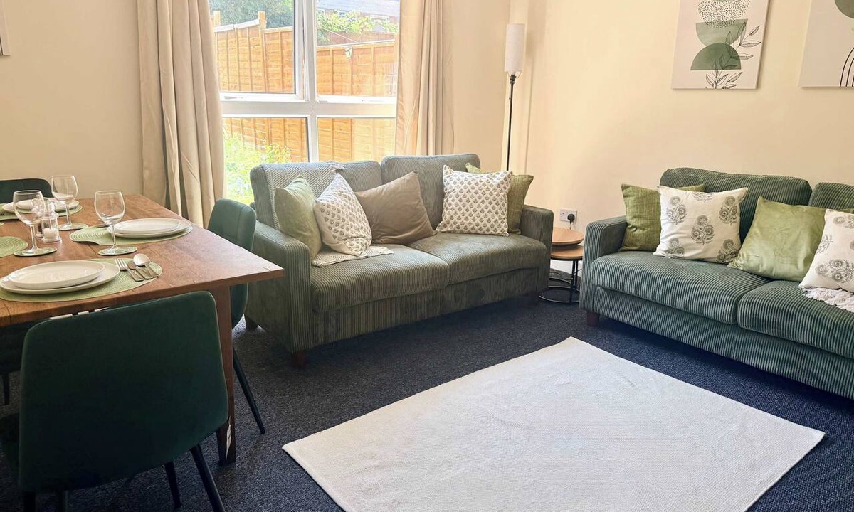 The Westside House | Spacious 5BR Edgbaston Home, Parking & Garden