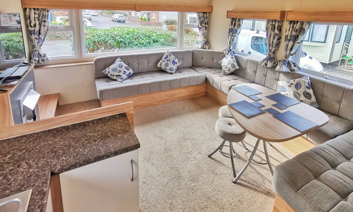Ludchurch House | Spacious and well-presented 12ft-wide caravan with one double and one twin.