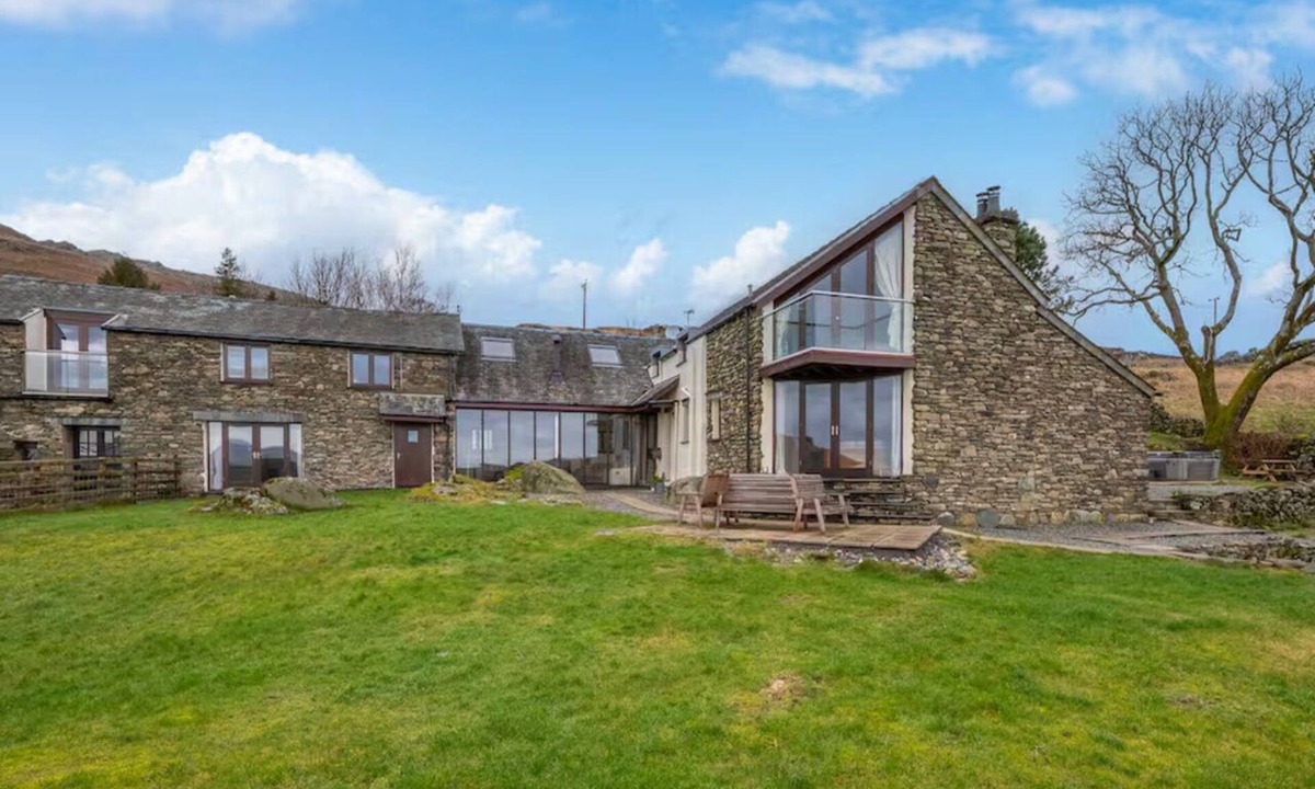 Broughton Mills House | Spacious Barn Conversion | 4 Bedroom + Hot Tub - Pass the Keys
