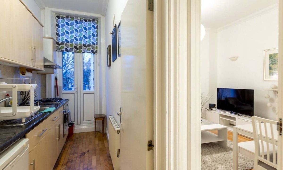 West Kensington Apartment | Spacious Centrally Located One Bed