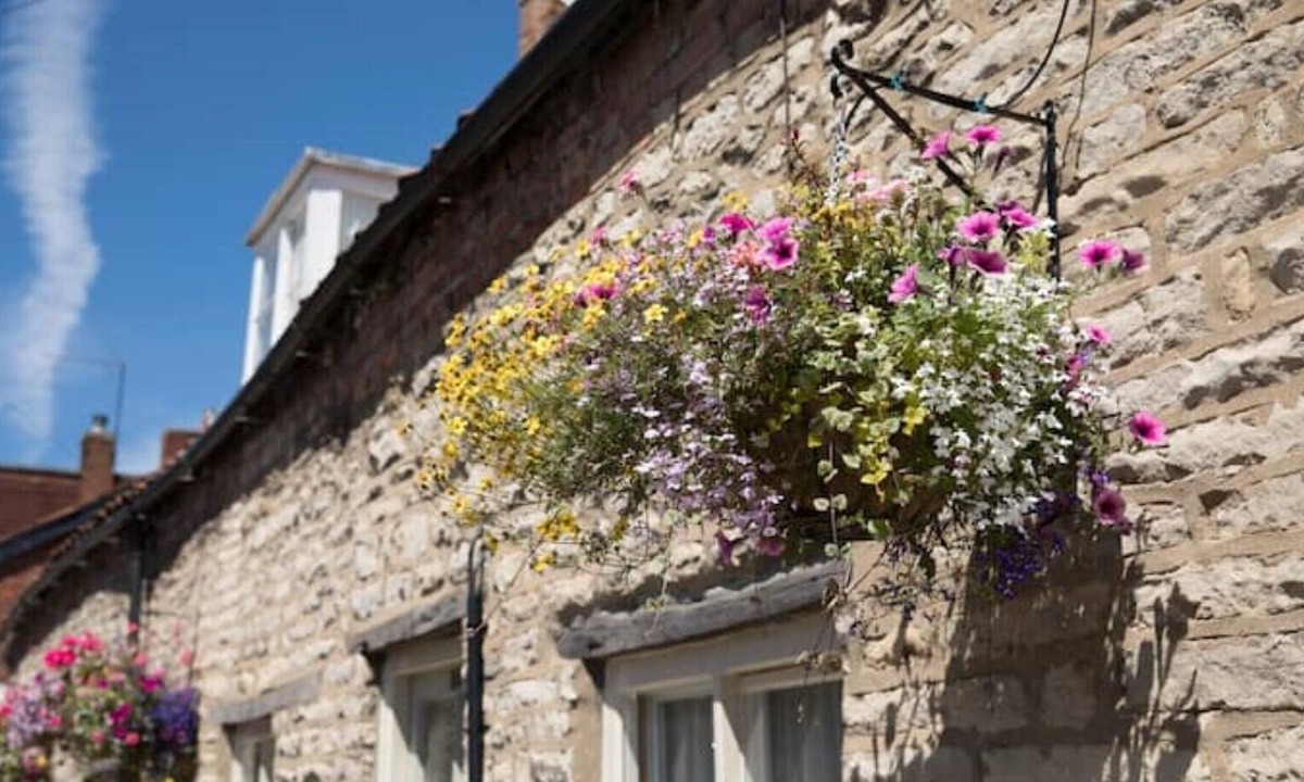 Pickering Cottage | Spacious Comfortable 17th Century Yorkshire Longhouse. Great Holiday Location!