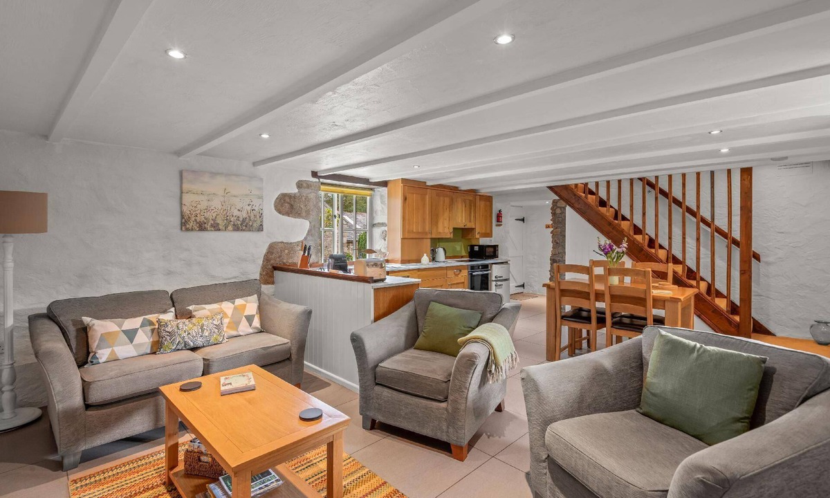 Lower Trengale House | Spacious country home with a gorgeous garden