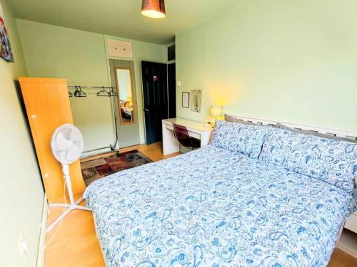 Tower Hamlets Apartment | Spacious Double Room - Shared Bathroom - Zone 2 - Smart Lock Entry - No Check In Hassle