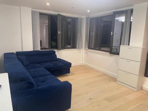 Slough Apartment | Spacious Flat for Professional