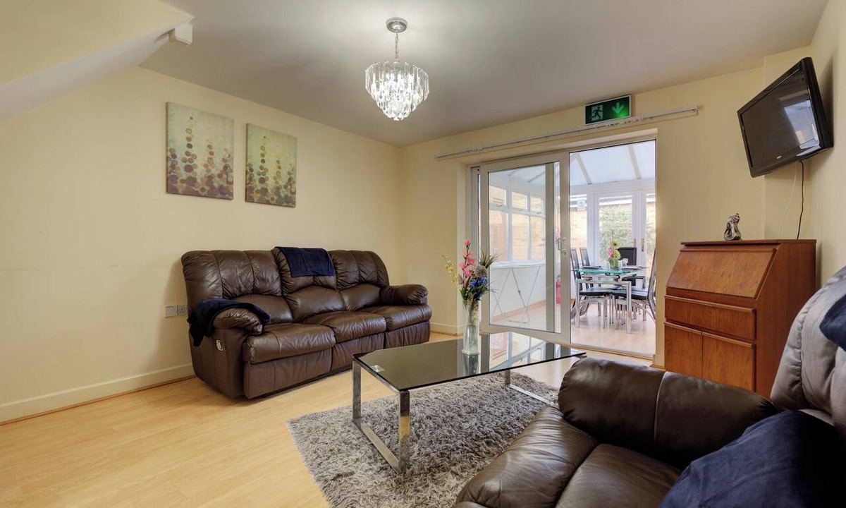 Peterborough House | Spacious Hampton Hargate Home w Parking & Garden