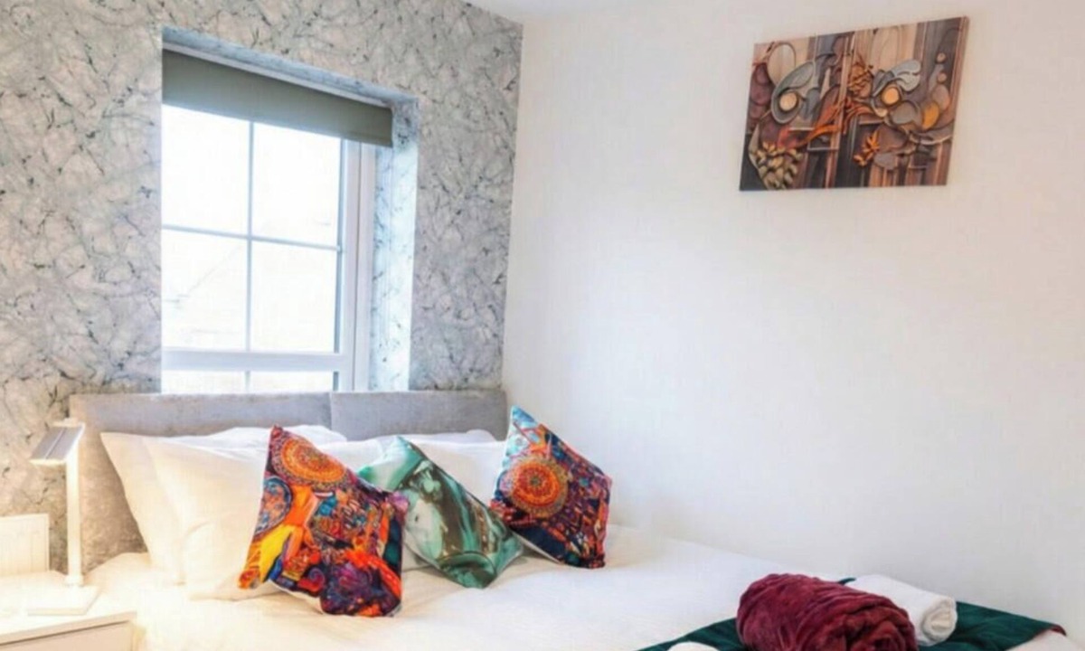 Stoke-on-Trent House | Spacious Home for Groups, Sleeps 8