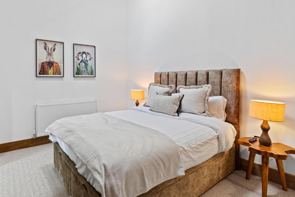 Newburgh House | Spacious Luxury Barn| Countryside Stay in Newburgh