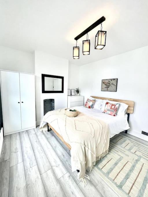 Wainscot Apartment | Spacious Modern Victorian House in Rochester