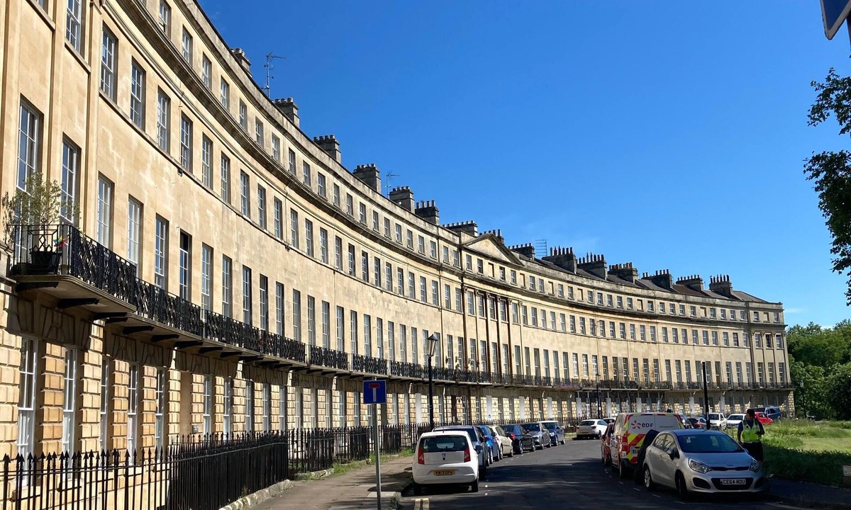 Bath Apartment | Spacious Regency Crescent Idyllic Location