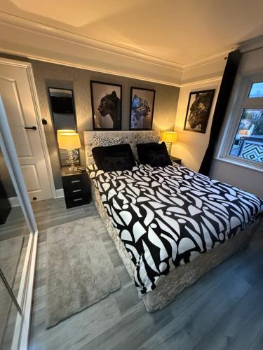 Ide House | Spacious room and single with non-en-suite private bathroom