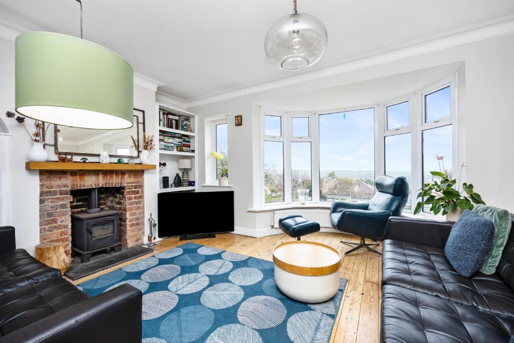 Brighton House | Spacious Saltdean Seaside Home Ample Free Parking - Pass the Keys