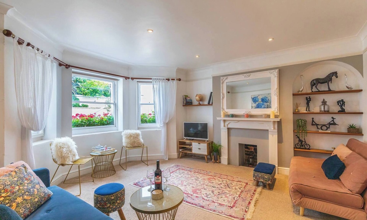 Littlehampton Apartment | Spacious Seafront Apartment, Garden & Free Parking