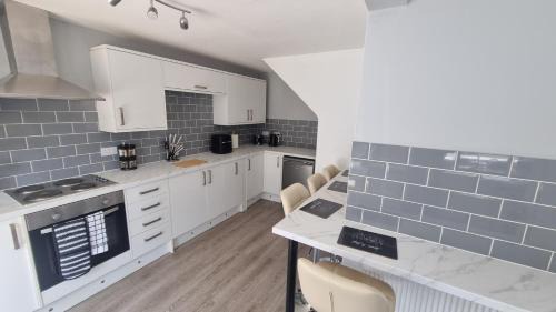 Lee-on-the-Solent House | Spencer , 4 bed slp 8 semi in Lee On The Solent