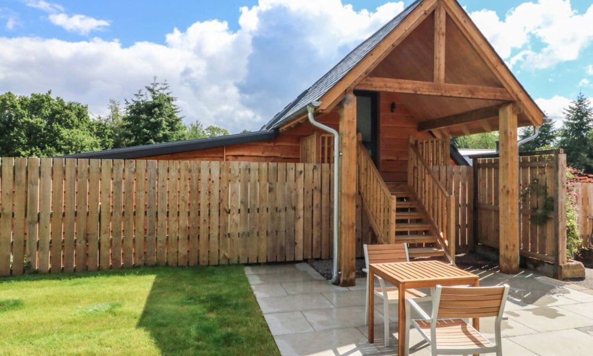 Newton Saint Cyres Apartment | Spicery Barn Loft in Devon. TV