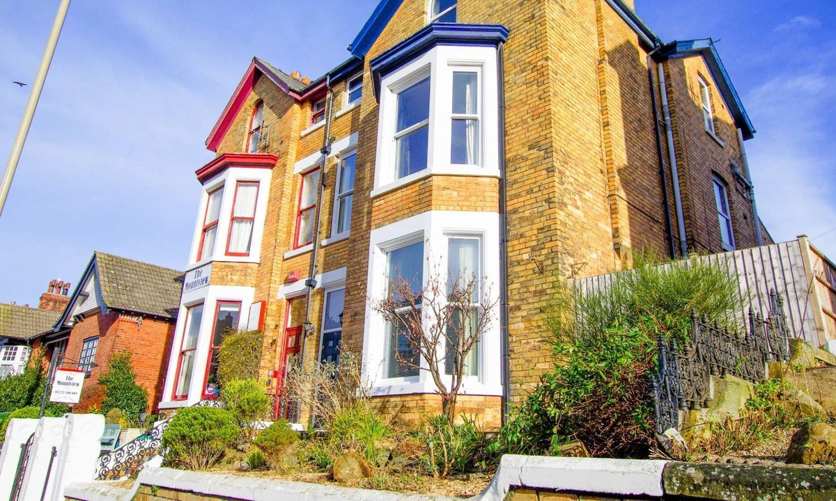 South Cliff House | Spinnaker House - Sleeps 17 in luxury - South Bay, Scarborough