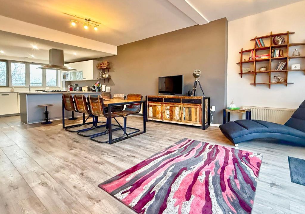 Chelmsford Apartment | Split level unique large 2BDR apartment