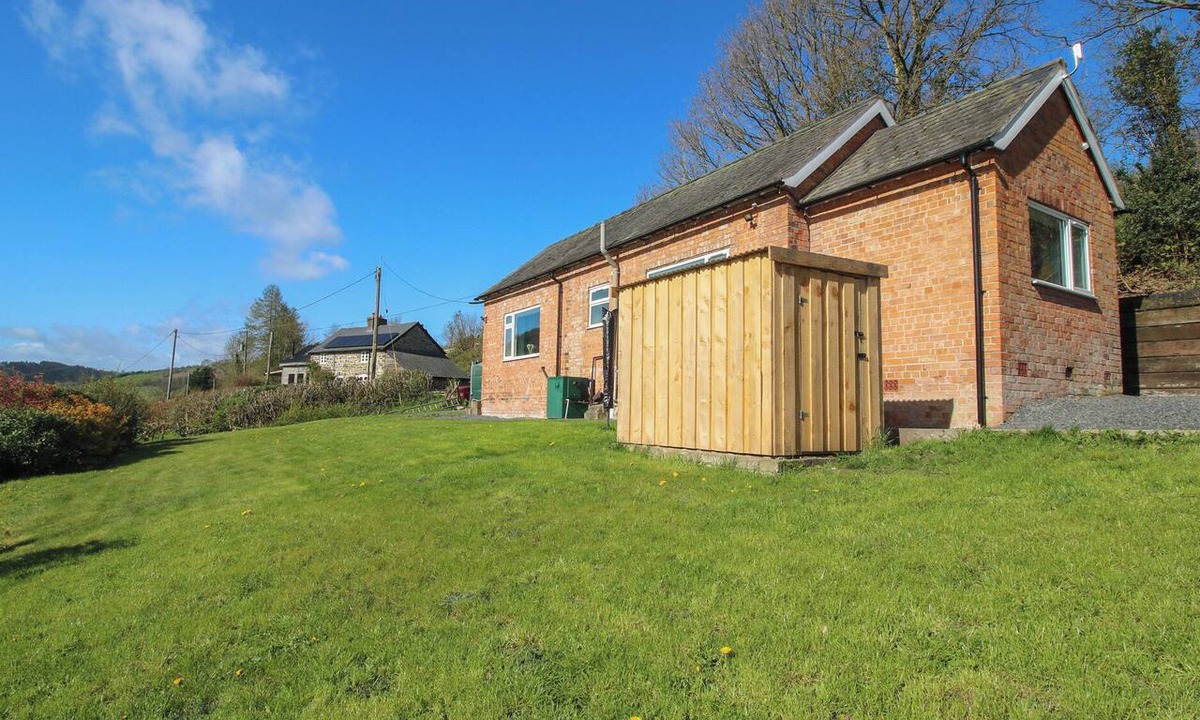 Llanfyllin Cottage | Spring Bank