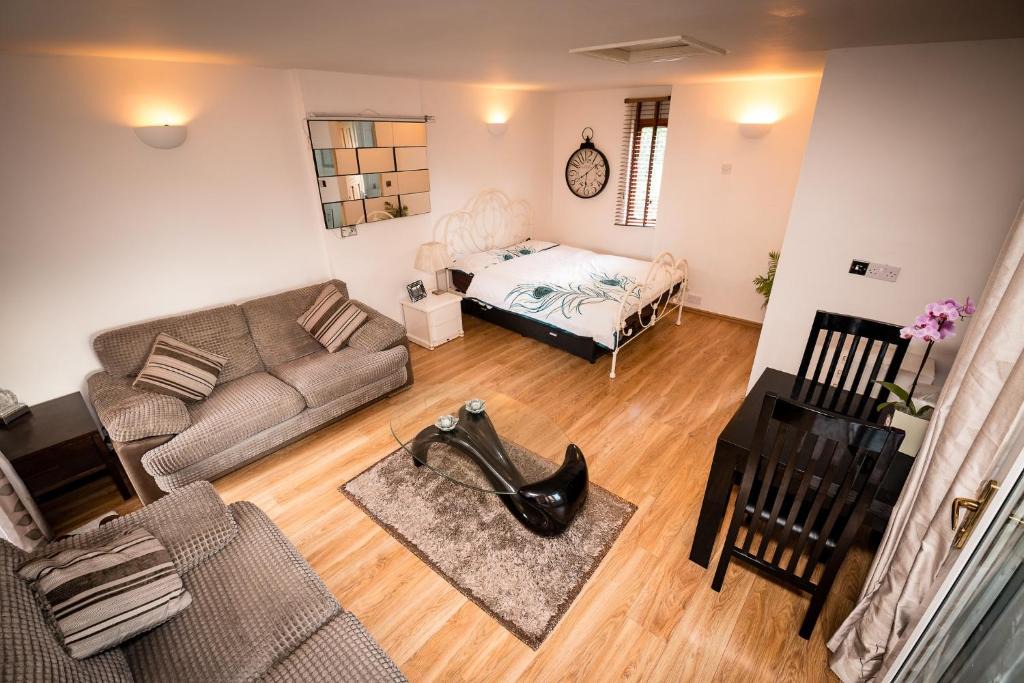 Worcester House | Spring Meadow