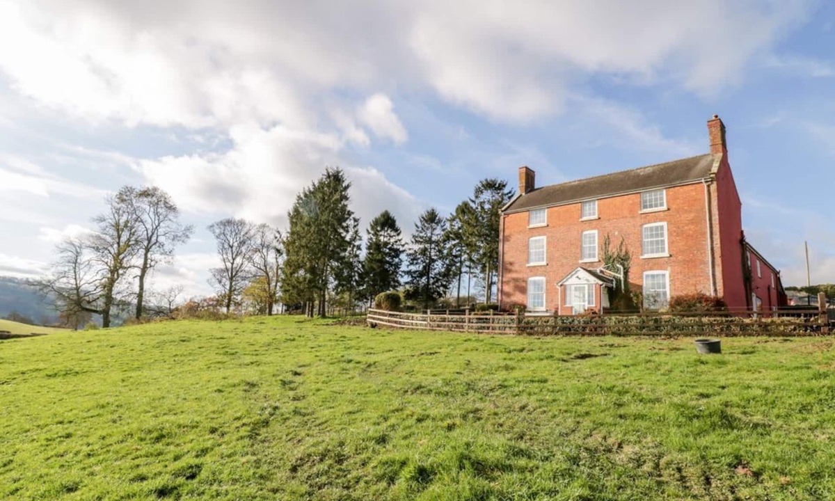 Welshpool House | Squires Rest, Llanfair Caereinion