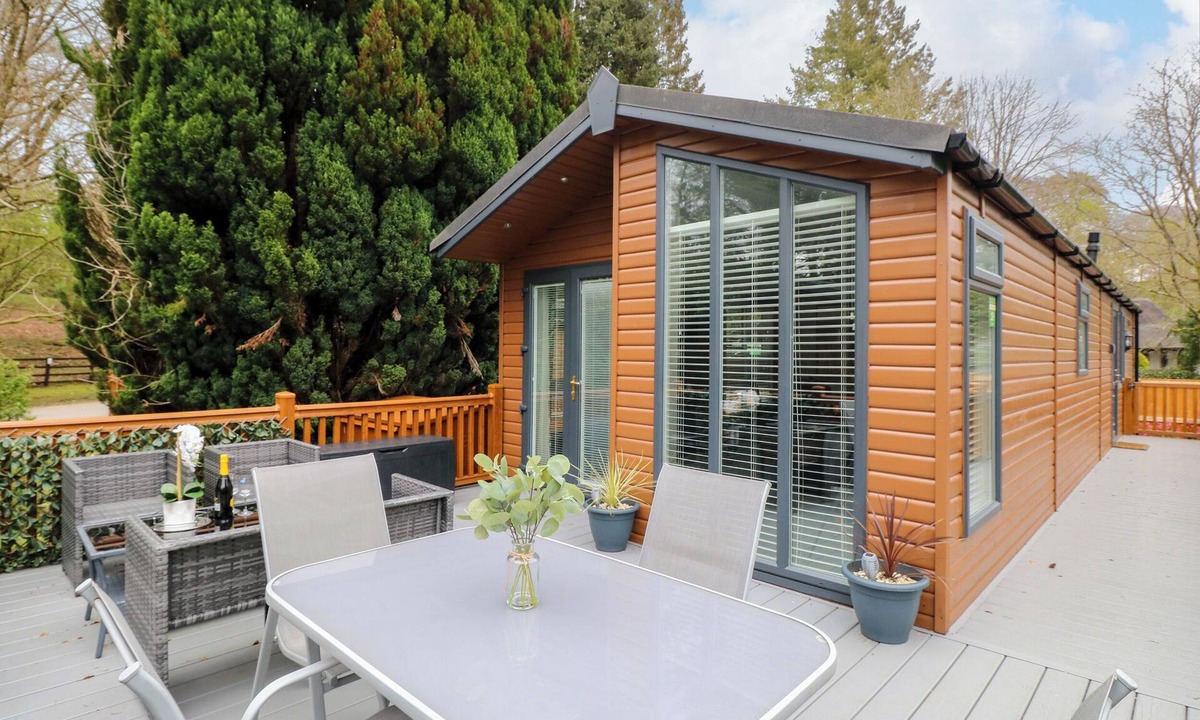 Troutbeck Bridge Cottage | SQUIRRELS NOOK, pet friendly, with a garden in Windermere