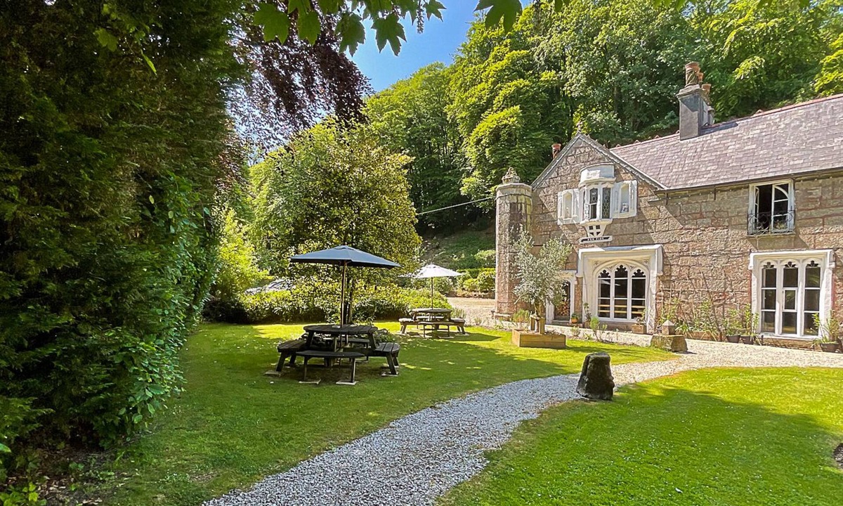 Lanivet Bed & Breakfast | St Benets Abbey B&B