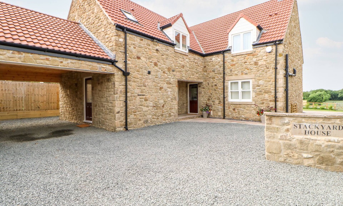 Tudhoe Cottage | STACKYARD HOUSE, pet friendly, country holiday cottage in Tudhoe