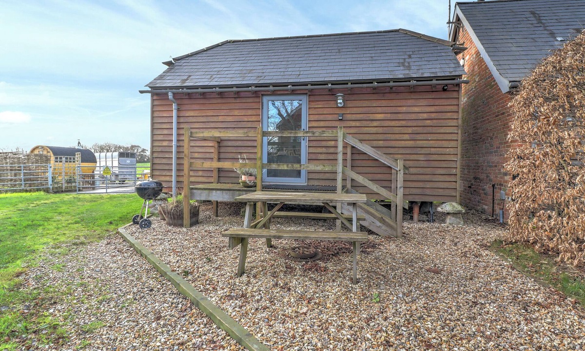Dunbridge Apartment | Staddlestone Barn - UKC8984