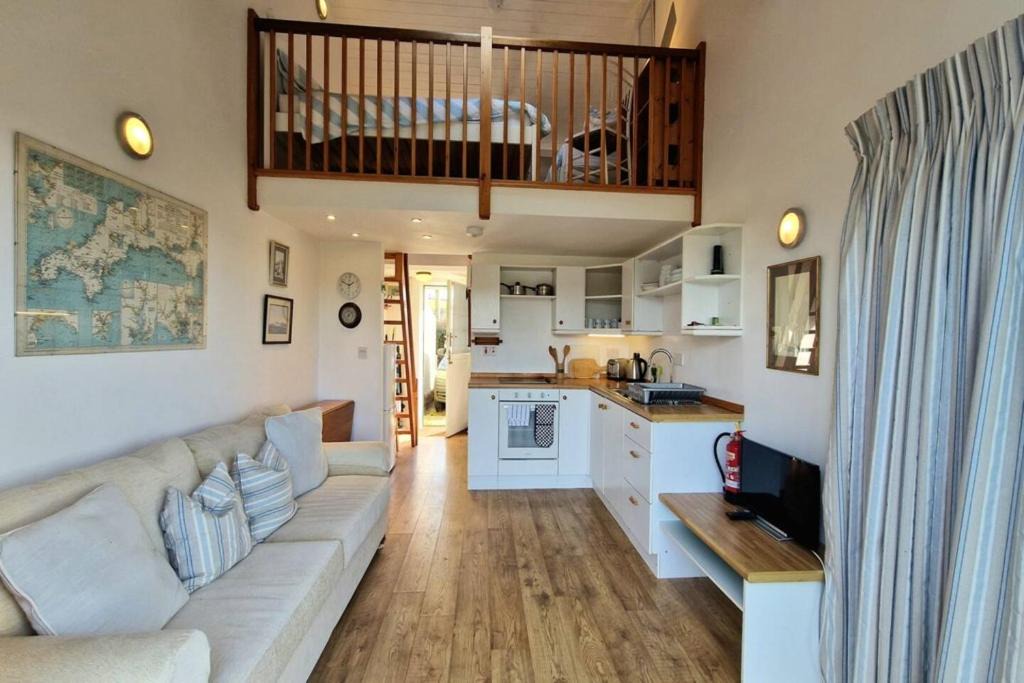 Bantham Apartment | Steepfield Studio in the heart of Bantham Village