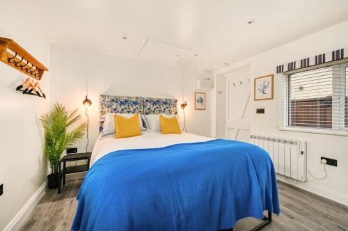 Hythe House | Stone's Throw