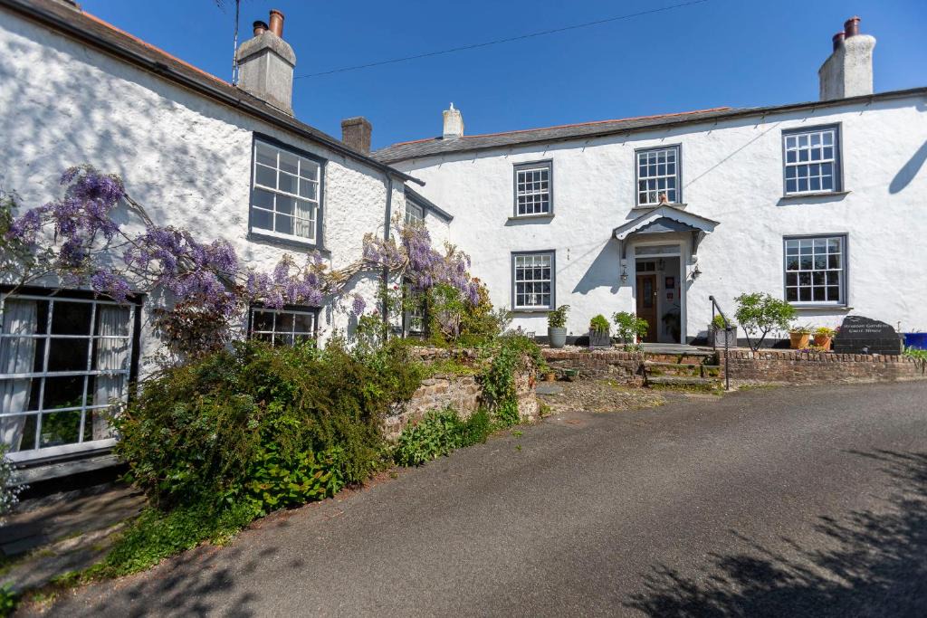 Stratton House | Stratton Gardens