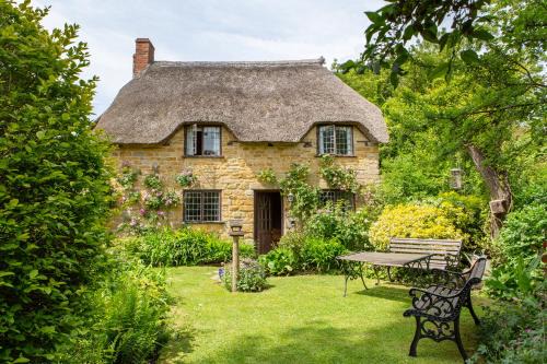 Bridport House | Strongate Cottage Rural Retreat - near Bridport & Jurassic Coastline