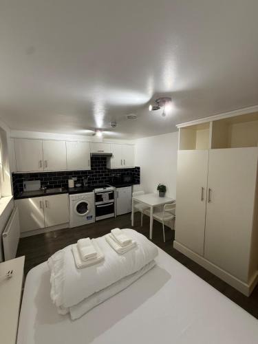 Belsize Apartment | Studio Flat by Belsize Park