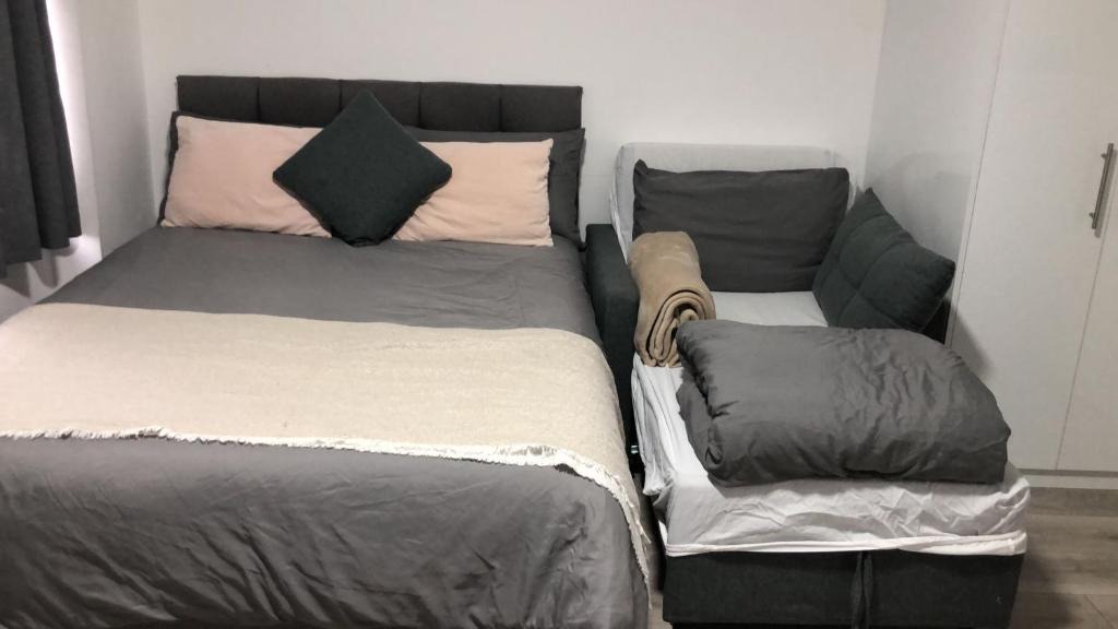 Tottenham Green Apartment | Studio Flat Private Shower Wc and Kitchenette