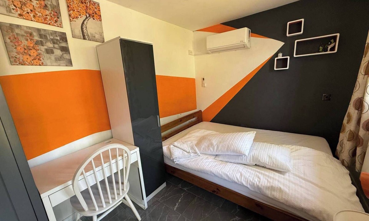 Cambridge Apartment | Studio - Parking - Garden - WiFi - Sleeps 2