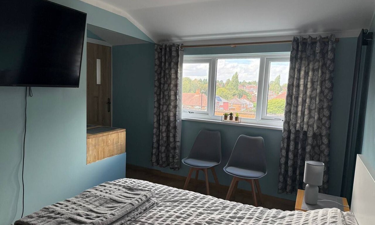 Birmingham Apartment | Studio- Sleeps 2- Free Wifi- Luxury Shower
