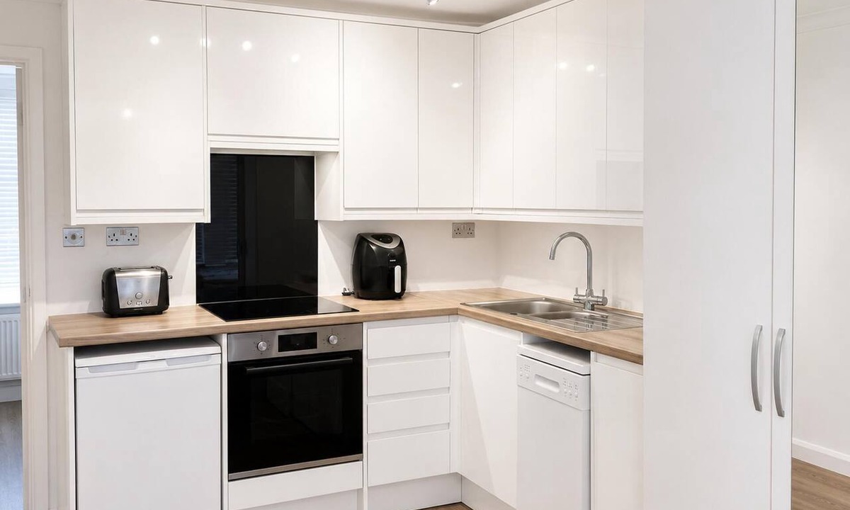 East Dunstable Apartment | Studio - Sleeps 2 - Wifi - Parking