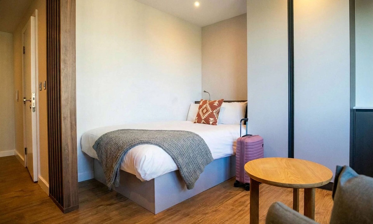 East Acton Apartment | Studio Suite | Idea Long-Stay | StayCozy