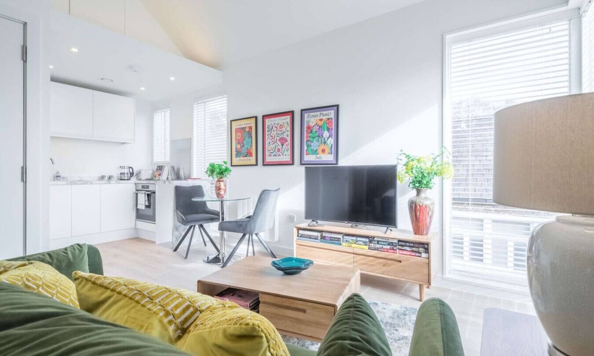 Cambridge City Centre Apartment | Stunning Central Apt - Balcony and Parking!