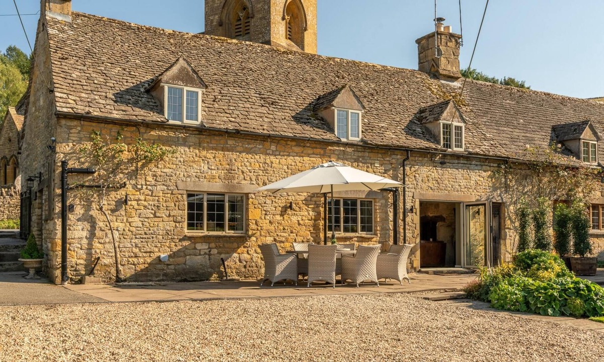 Snowshill Village House | Stunning Cotswold Cottage in Snowshill, Broughwood