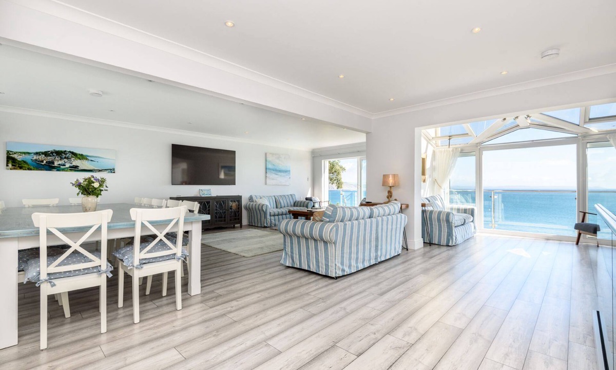 West Looe House | Stunning house sleeping 14 overlooking Looe Bay