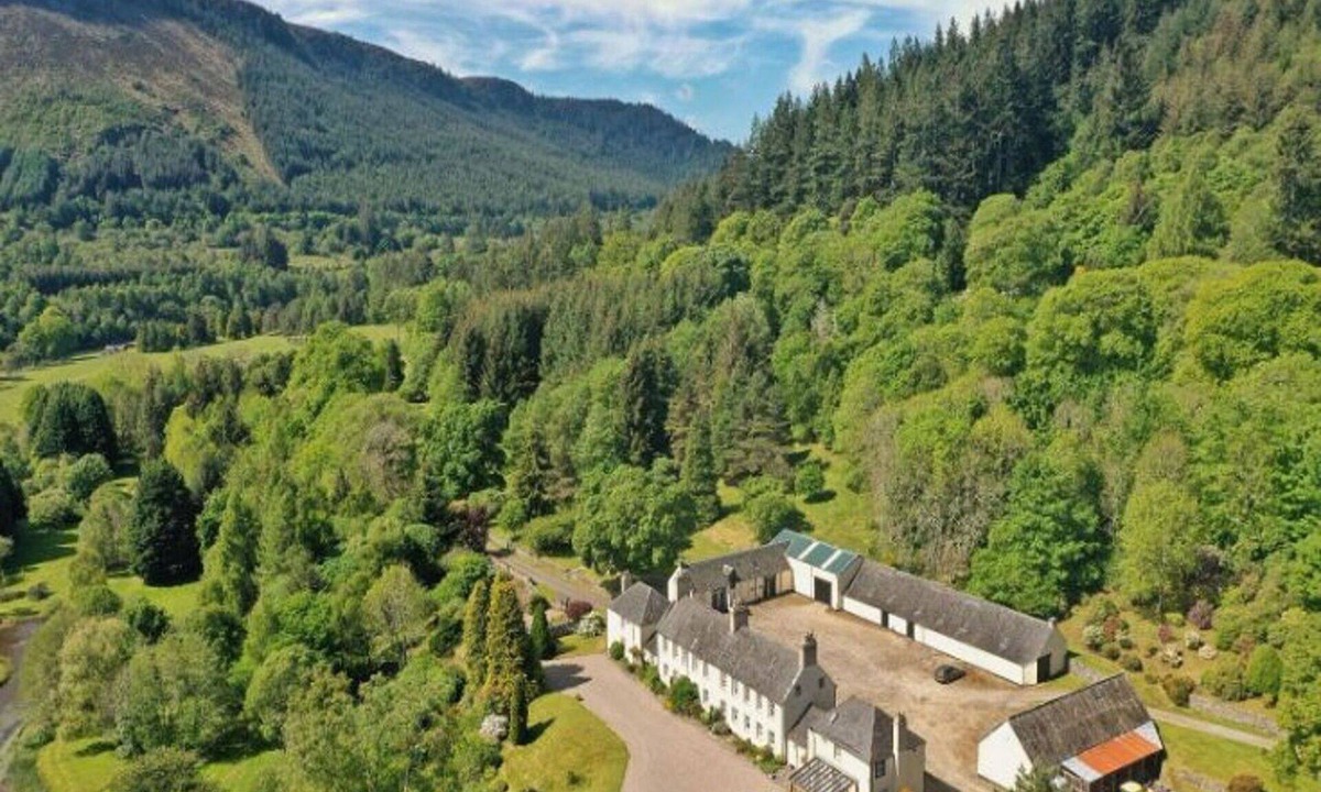 Invermoriston House | Stunning private villa for 6 people with WIFI and TV