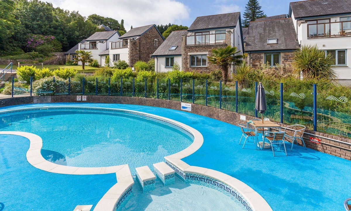 Carnon Downs House | Stunning private villa for 4 guests with pool, WIFI, TV, patio and pets allowed