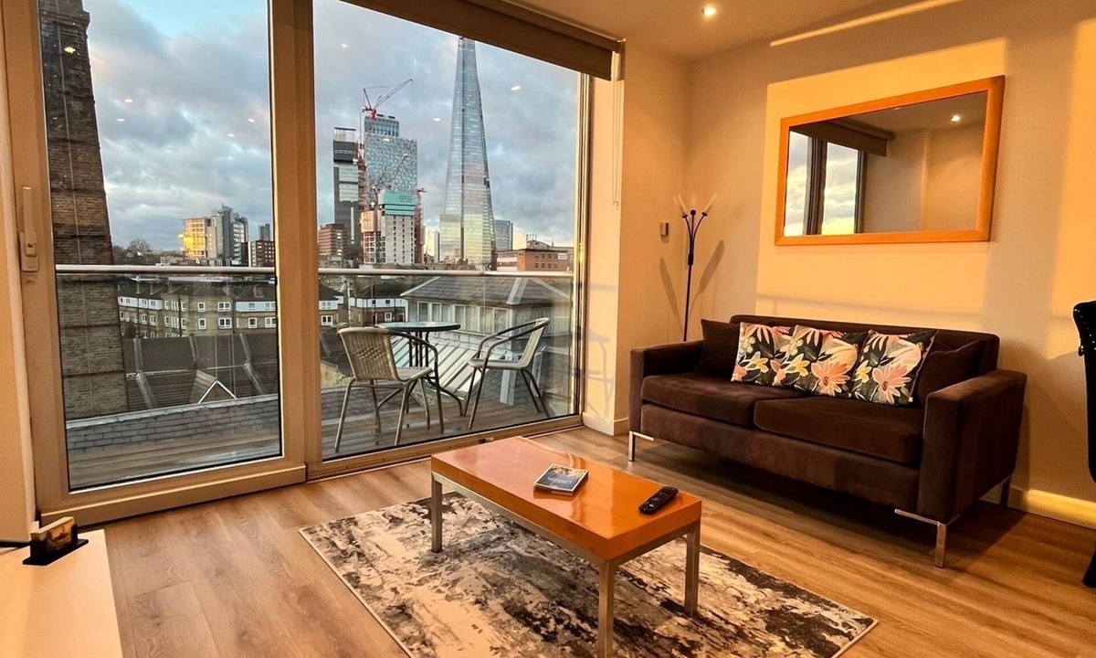 Bermondsey Apartment | Stunning Views of The Shard and London